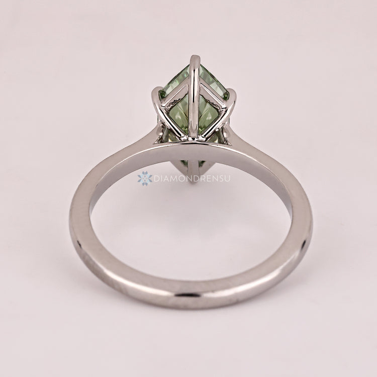 IGI certified Dutch marquise ring six claw set.