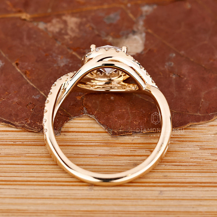 IGI certified round diamond ring twisted shank.
