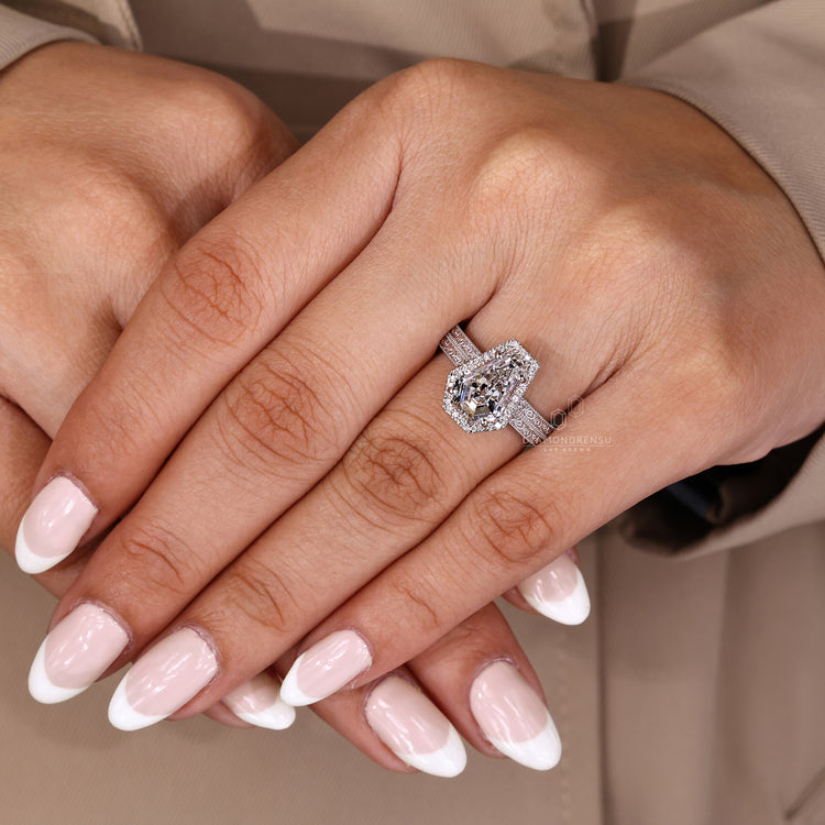Coffin cut diamond ring IGI certified art deco.
