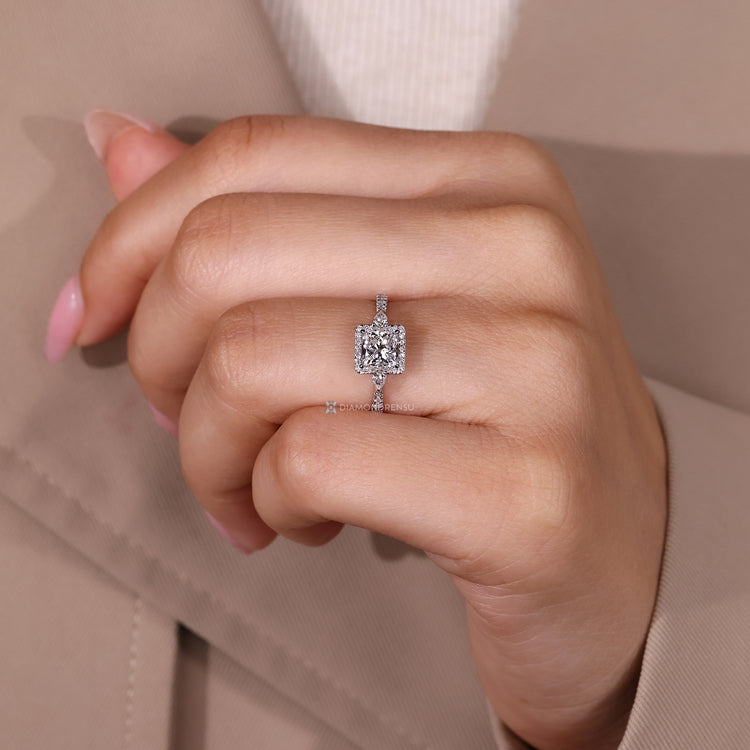 Princess cut diamond ring four claw setting.