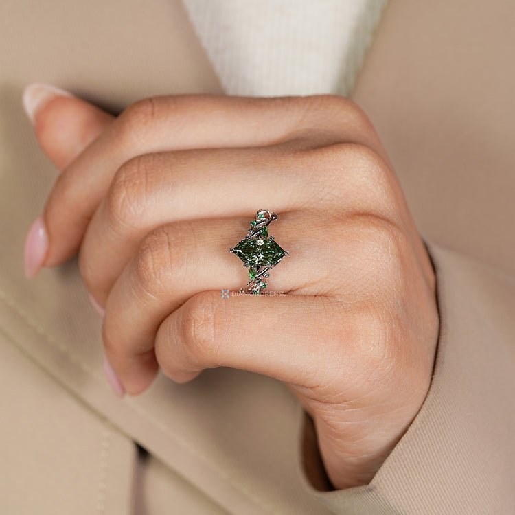 Nature inspired Dutch marquise diamond ring.