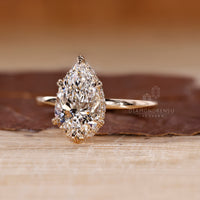 Diamondrensu AU handmade hidden halo engagement ring.
