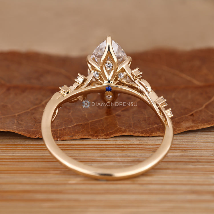 Marquise diamond ring IGI certified design.