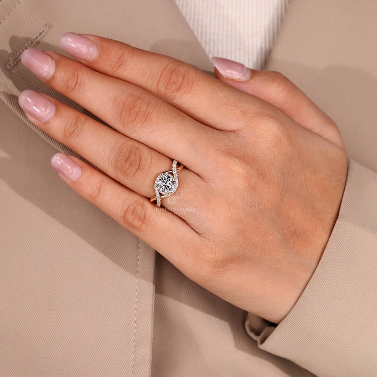 Handmade round cut diamond ring halo style.
