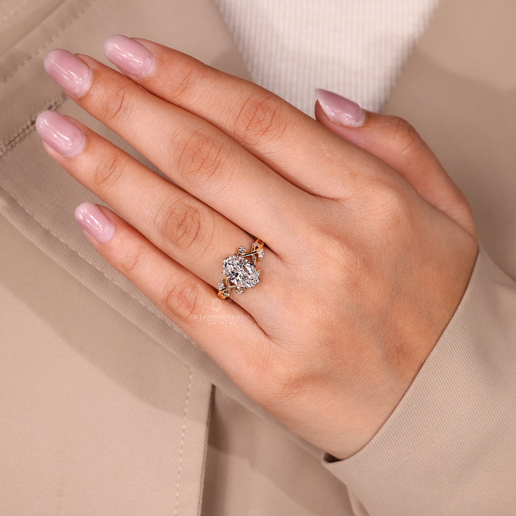 Oval cut diamond ring IGI certified cluster style.
