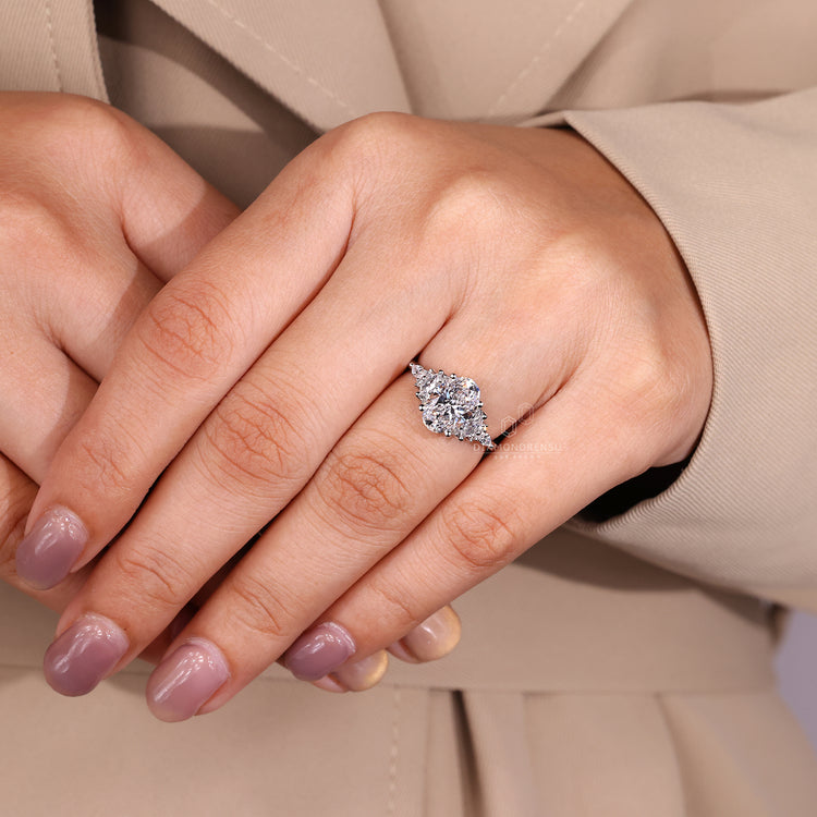 Lab grown diamond oval ring with muse setting.
