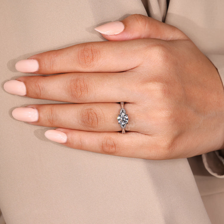 Round ring wave split shank setting style.