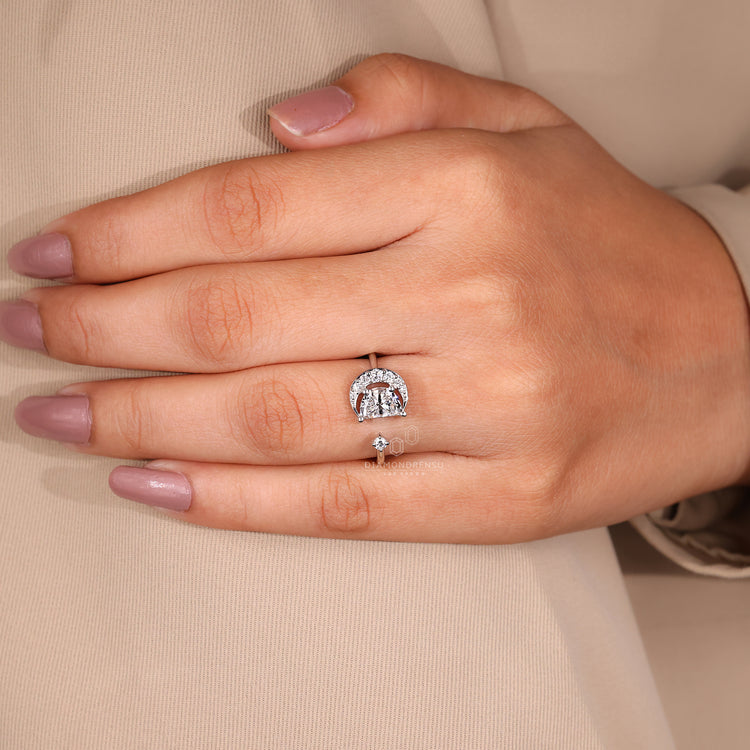 Lab Grown Diamond used in round side stone setting.
