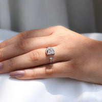 Prong setting adds shine to engagement ring in white gold.
