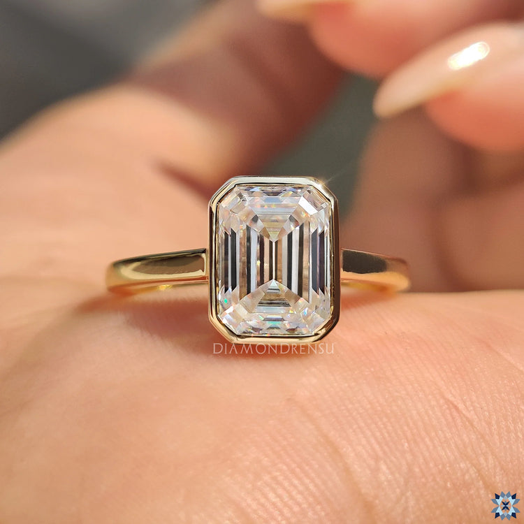 Diamondrensu Australia ring with a Emerald cut solitaire diamond.
