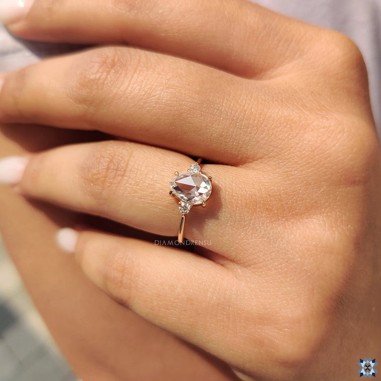 Diamondrensu Australia Ring: 3 Stone Engagement Ring in yellow gold with claw prong setting.
