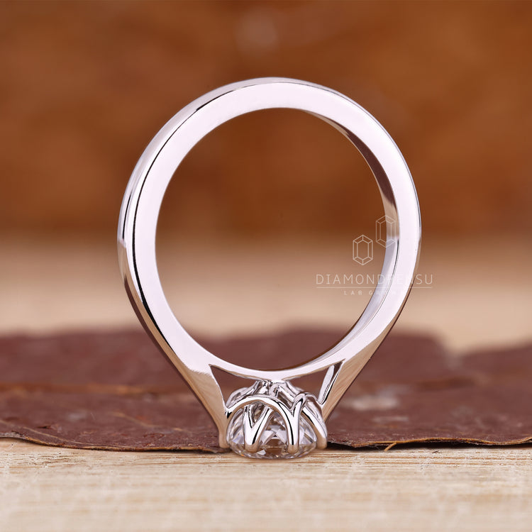 Buy Engagement ring with white gold diamond ring.
