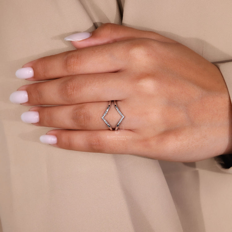 Leaf Design Band with V shape and lab grown diamonds.
