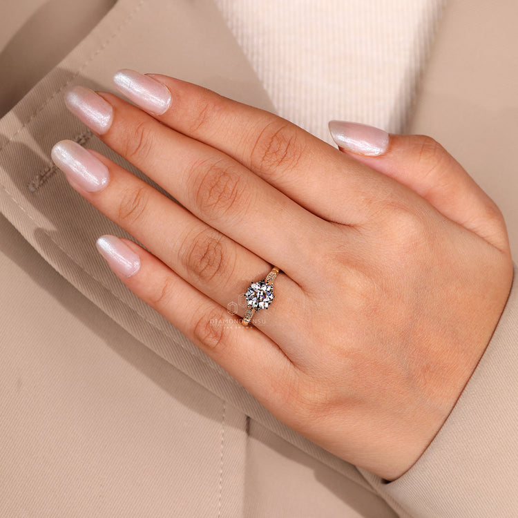 6 Claw Prong Ring holding a round lab grown diamond.
