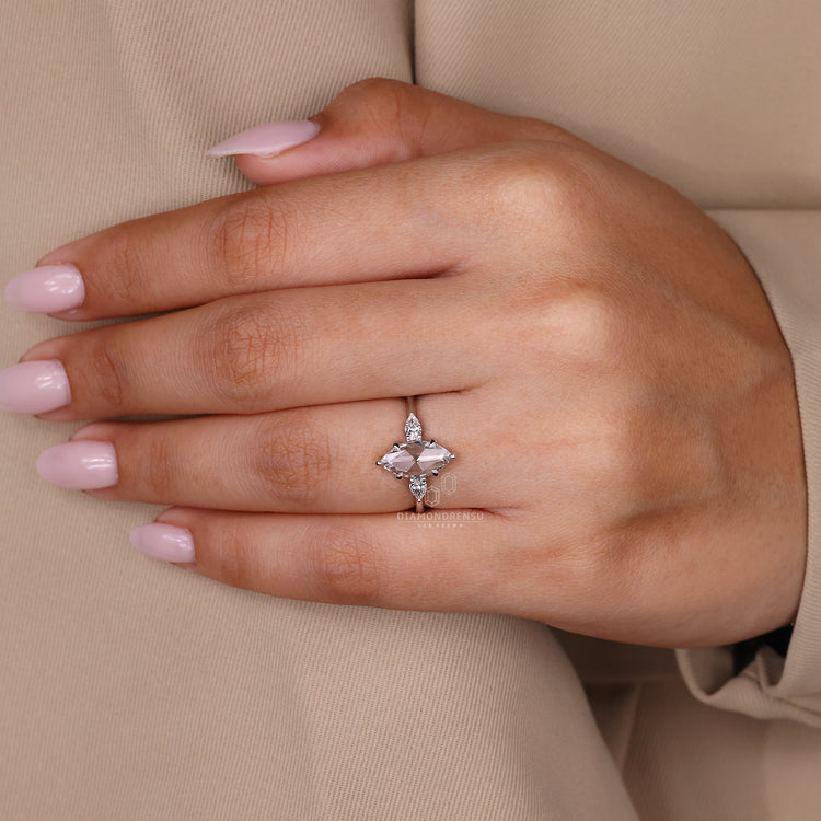 6 claw prong setting used in white gold diamond ring.
