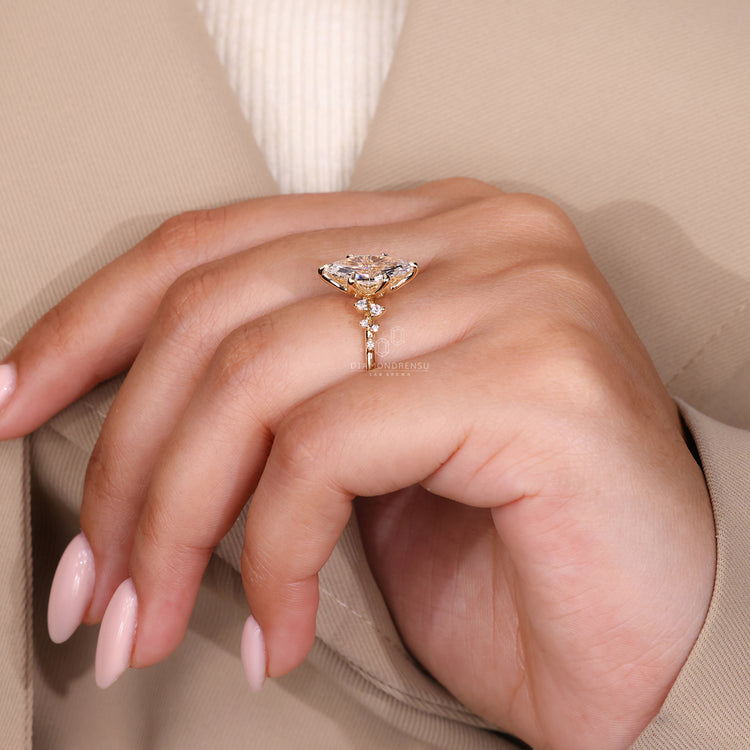 IGI certified cluster diamond ring with topaz and prong setting.
