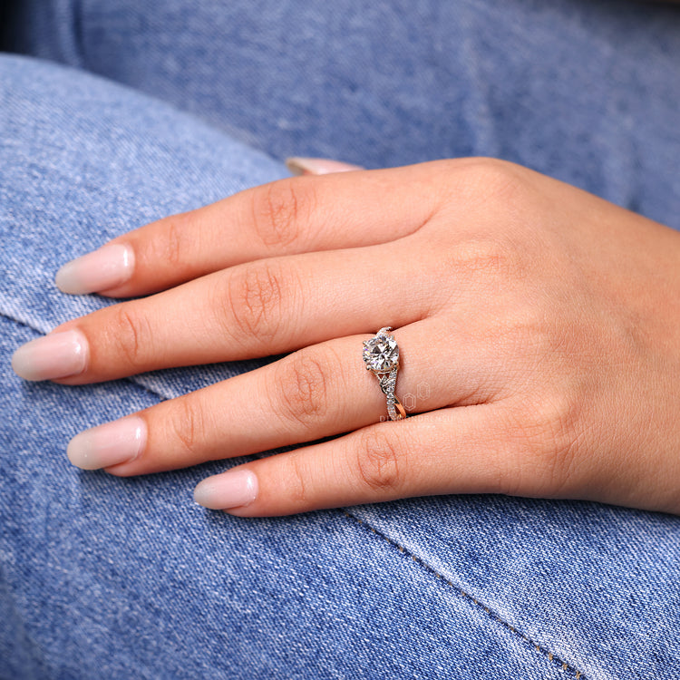 Round Cut Diamond Ring with 4 prong and twisted band.
