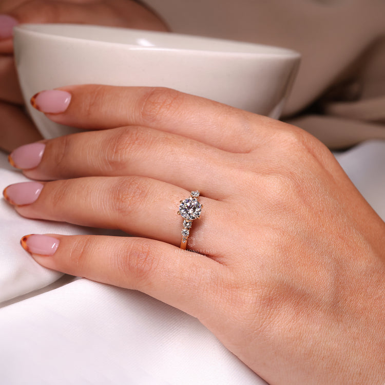 Round diamond engagement ring made in handmade ring.
