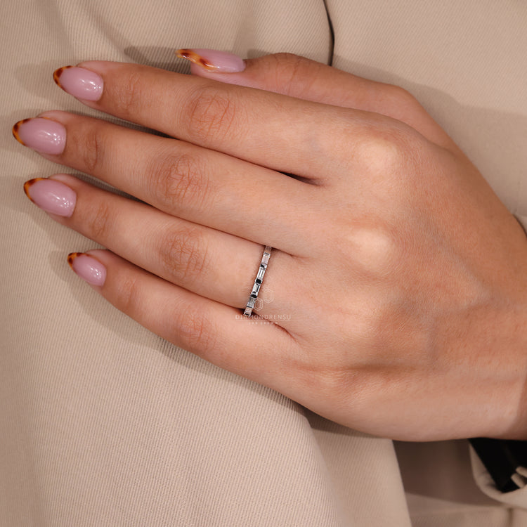 Bar setting band with lab grown diamonds.
