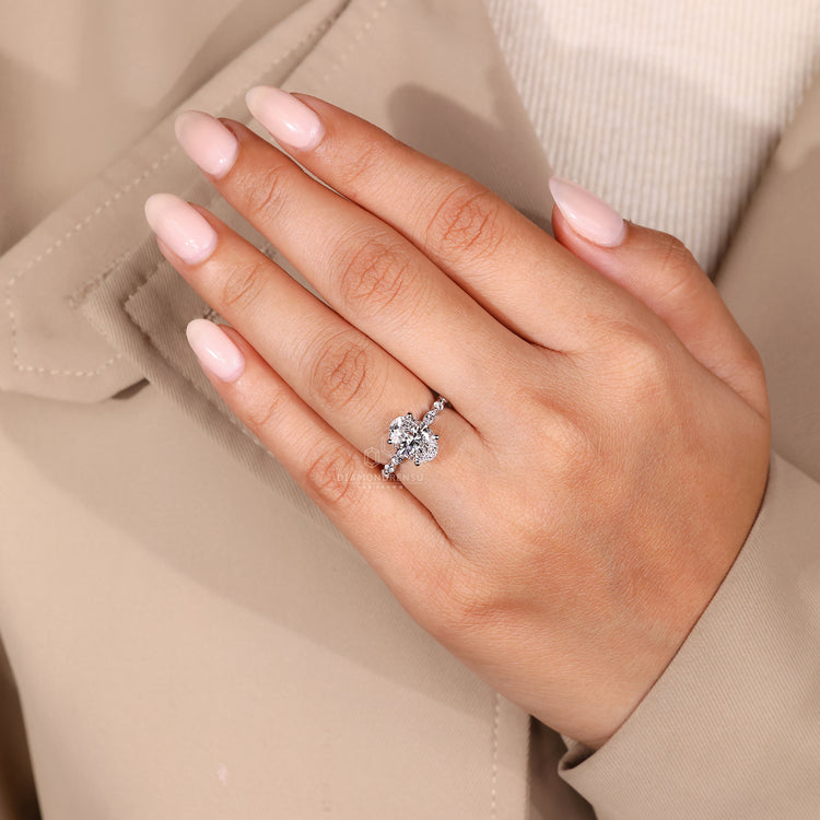 4 prong setting fits white gold diamond ring.
