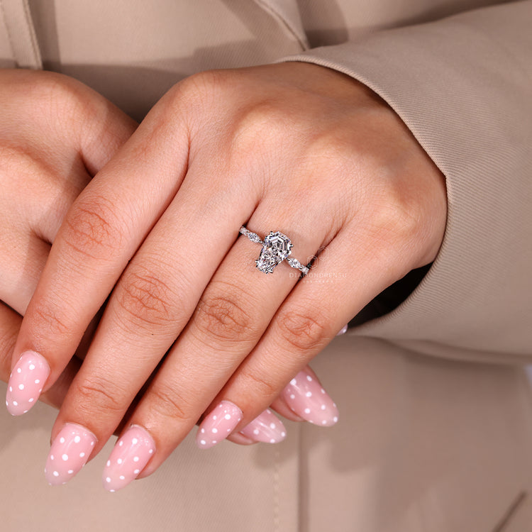 Diamondrensu AU coffin diamond ring pave style.