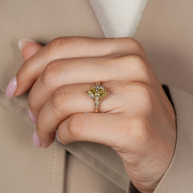 Handmade Dutch marquise ring with flower bud prongs.