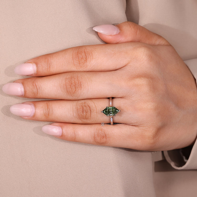 Handmade Dutch marquise green diamond ring.