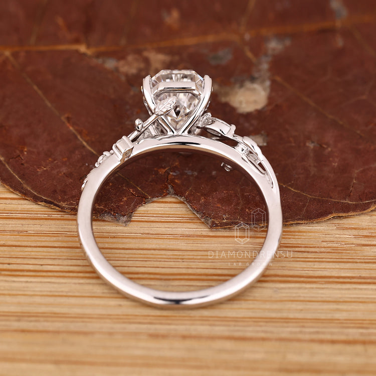 A Nature inspired look for our Coffin diamond ring with a Cluster design.
