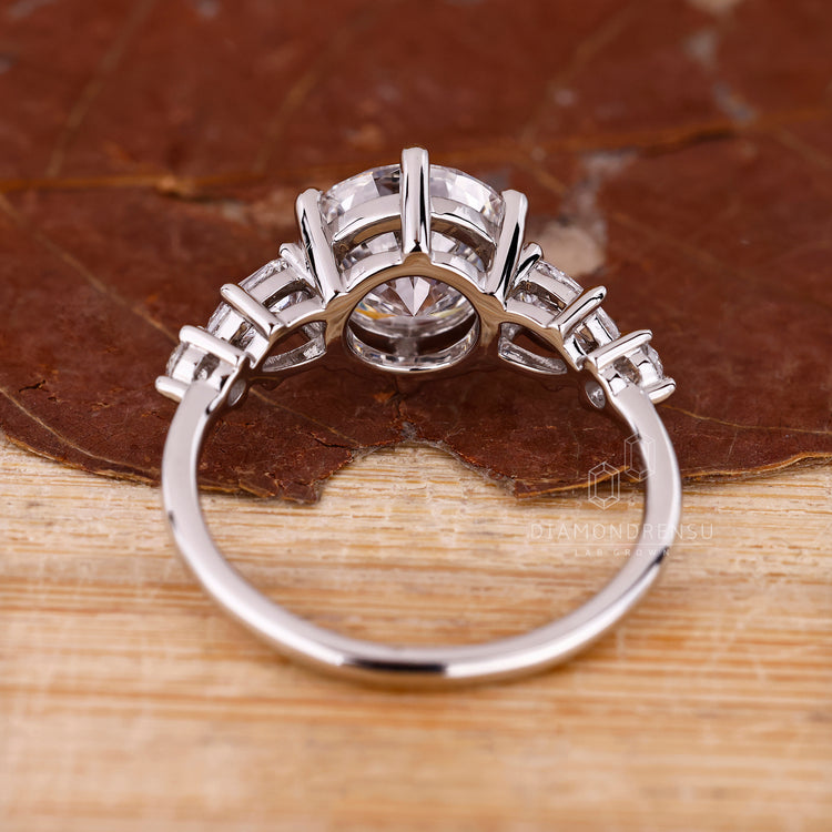 Unique 5 stone diamond ring design.
