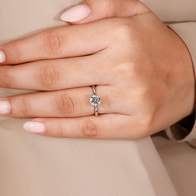 IGI certified ring with round cut diamond ring.

