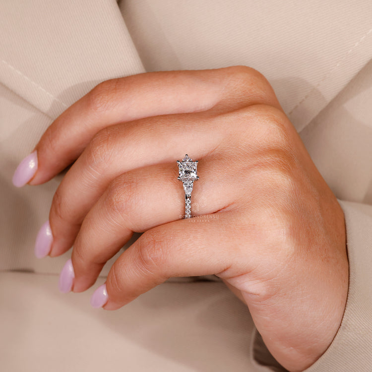 Customise ring using pear side stone style.

