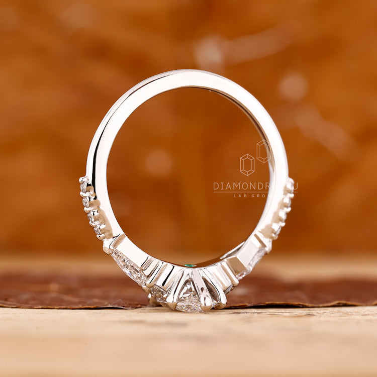 IGI certified marquise diamond ring six claw prong.
