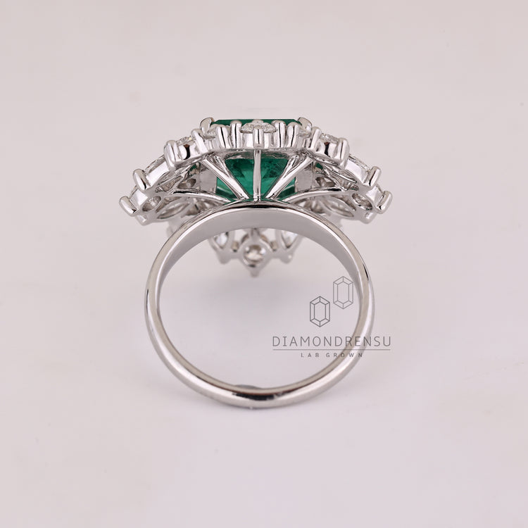 Asscher cut ring emerald cluster four claw prong set.
