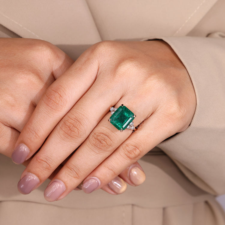 Handmade emerald gemstone ring seven stone design.

