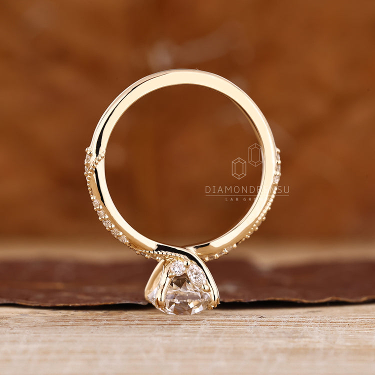 Round Old European Cut Ring elegant vintage style.
