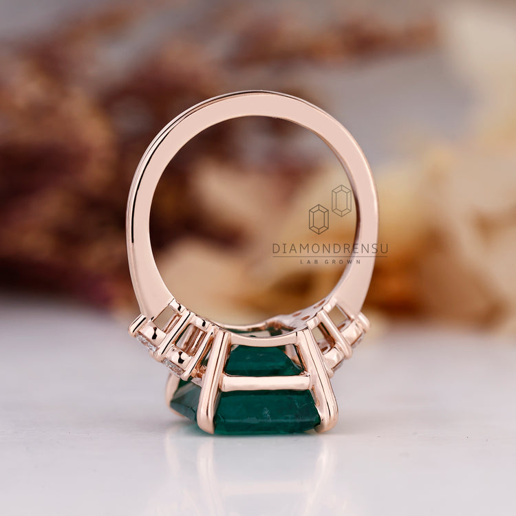 Emerald gemstone ring muse seven stone setting.
