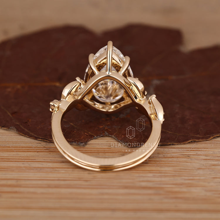 Pear Cut Diamond Engagement Ring nature style.
