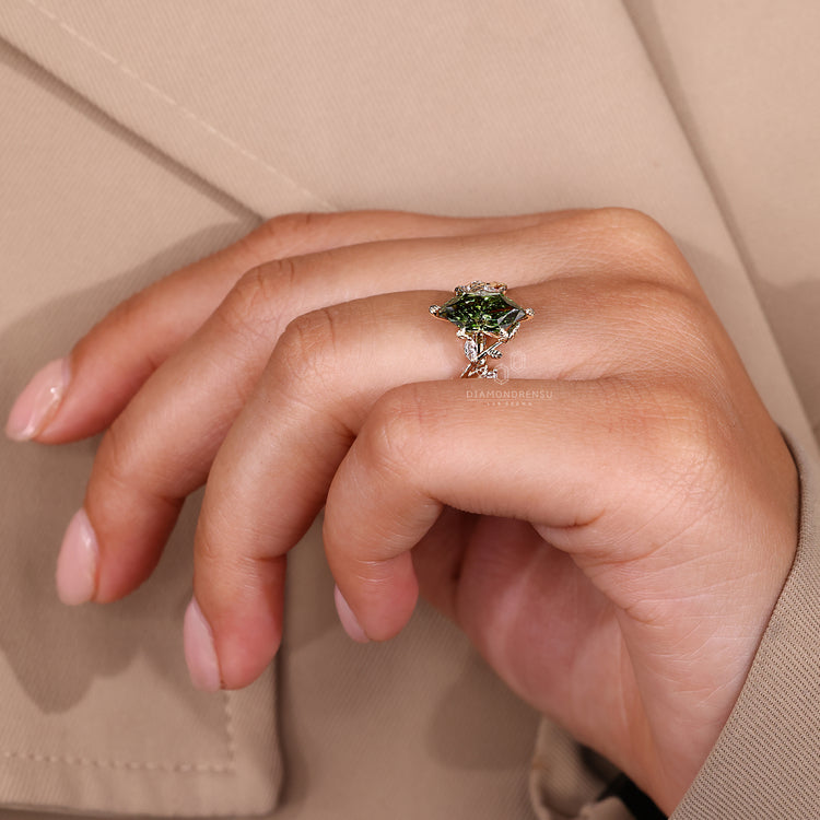 Diamondrensu AU marquise diamond ring green cluster.