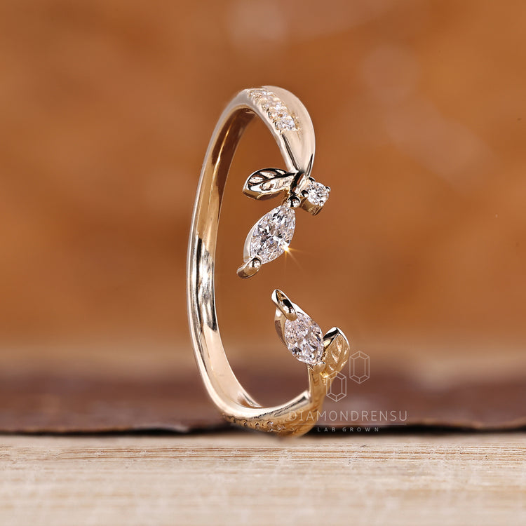 Marquise round diamond band nature inspired style.