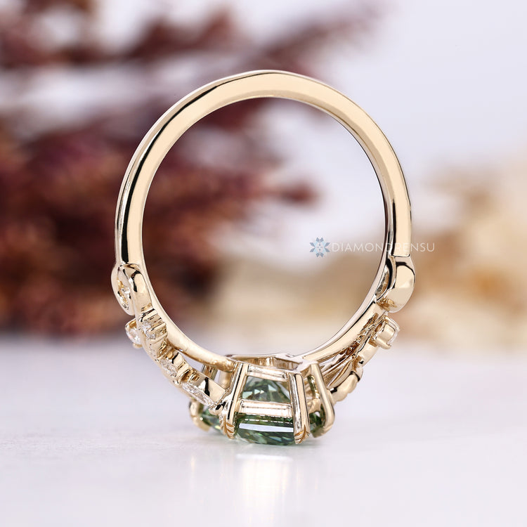 Diamondrensu AU Dutch marquise diamond ring.