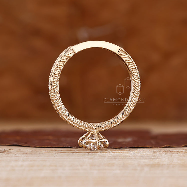 Diamondrensu AU Dutch marquise diamond ring style.