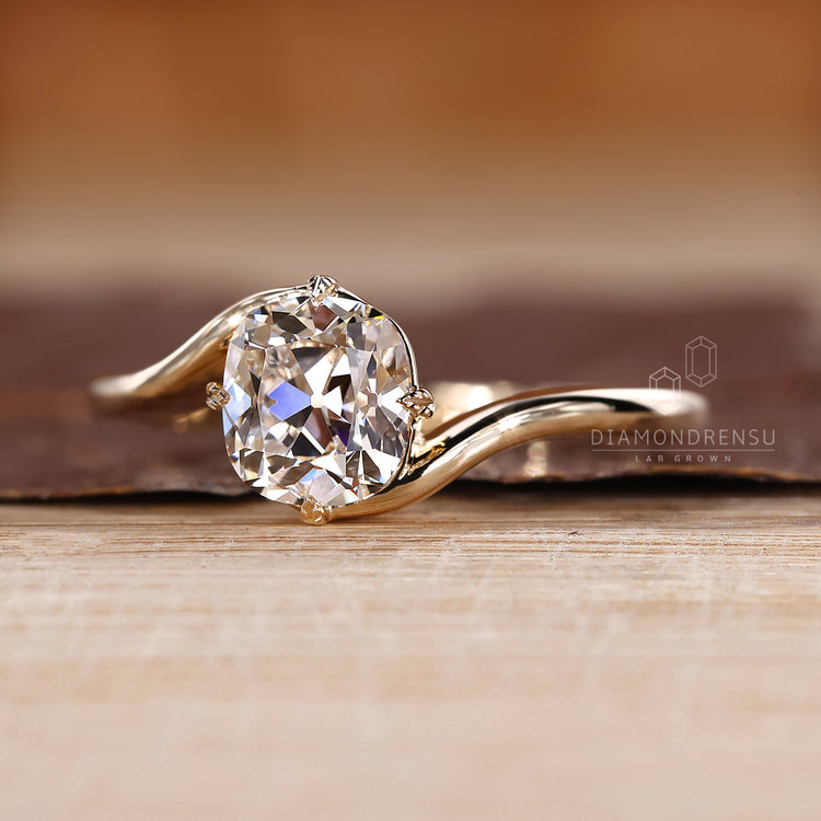 IGI certified solitaire diamond ring design.