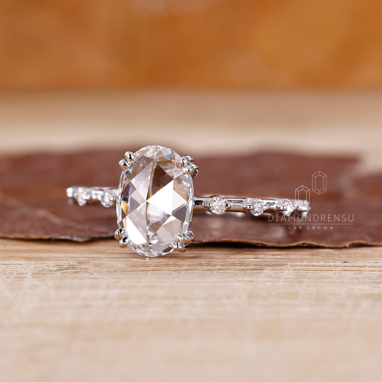 Diamondrensu AU handmade oval rose cut diamond ring.
