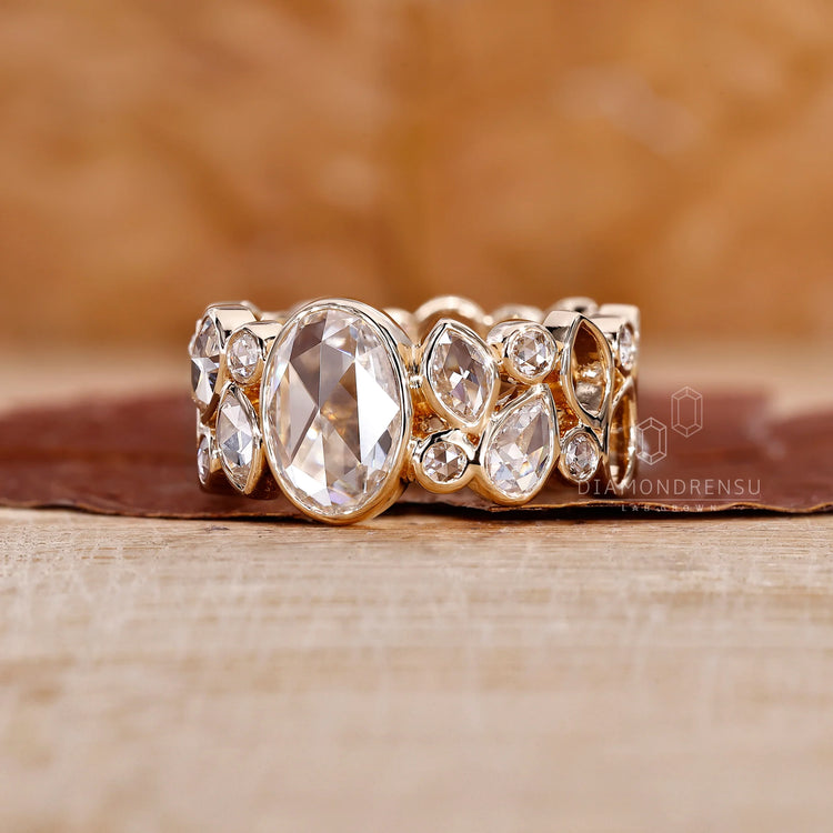 Round rose cut diamond ring, offering a classic and refined style.