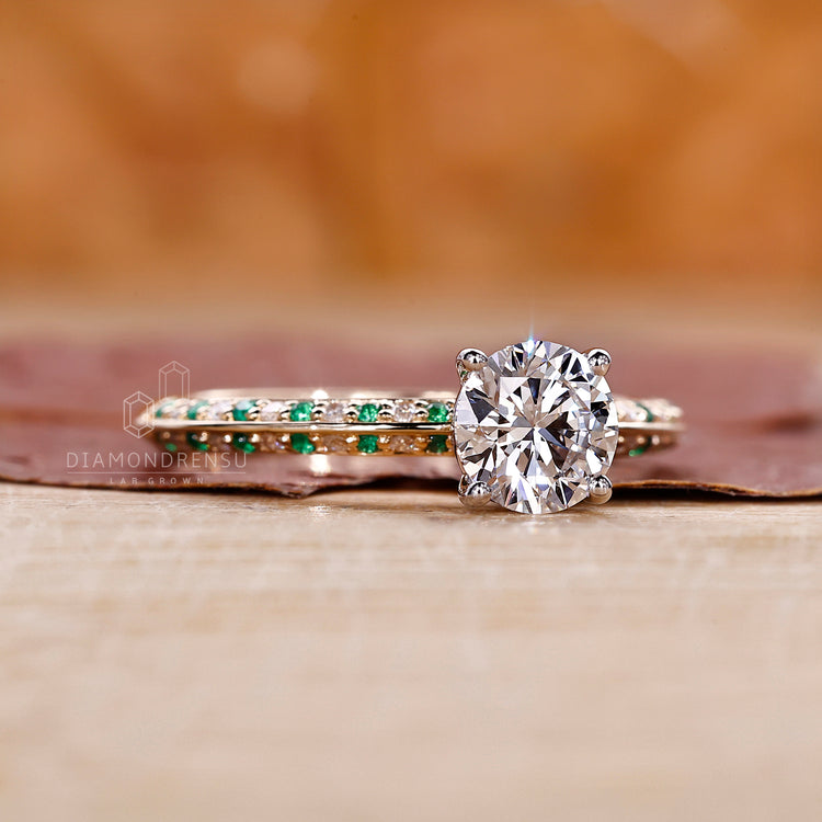 Custom two-tone lab grown diamond ring from Diamondrensu AU.
