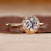 Yellow gold engagement ring fits round side stone.
