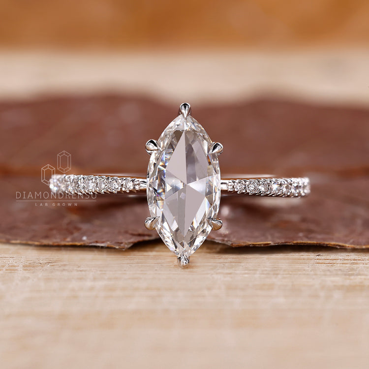 Buy Engagement ring from Diamondrensu AU ring.
