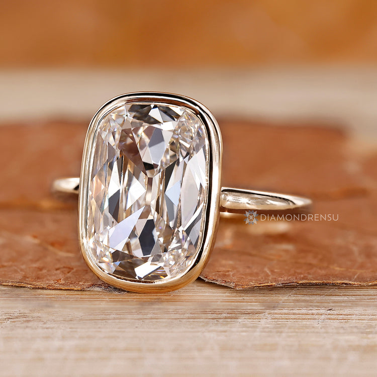 Diamondrensu AU handmade bezel diamond ring.