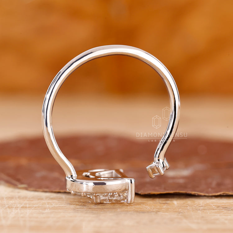Customise ring with prong setting and moon fidget ring.

