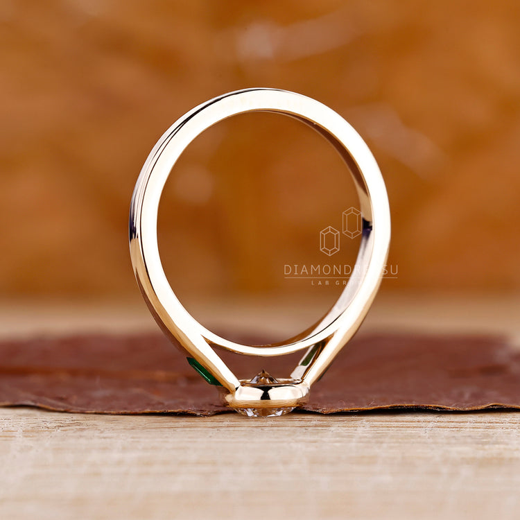 Buy Engagement ring with round diamond engagement ring.
